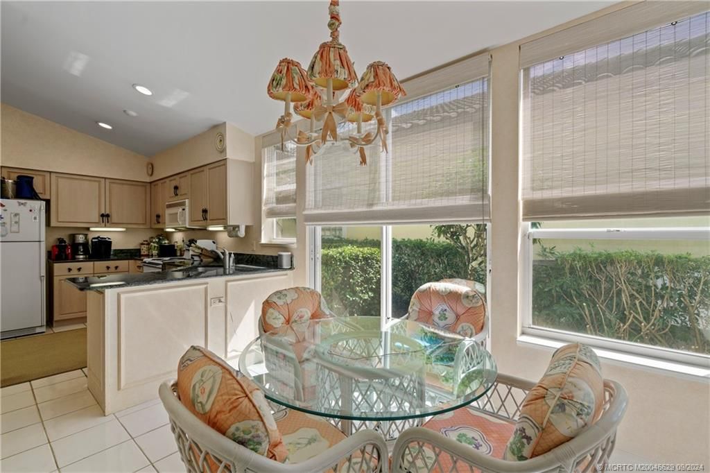 Chandelier, Dining room, Interior, Kitchen, Recessed Lighting
