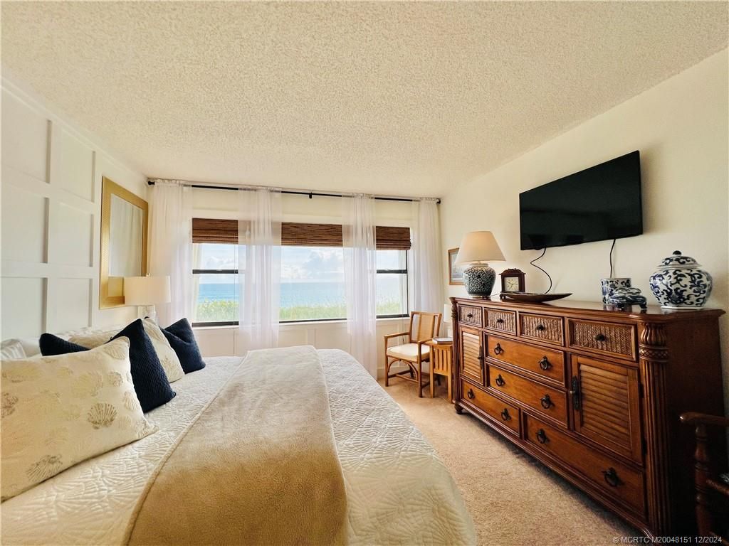 Bedroom, Interior, Water