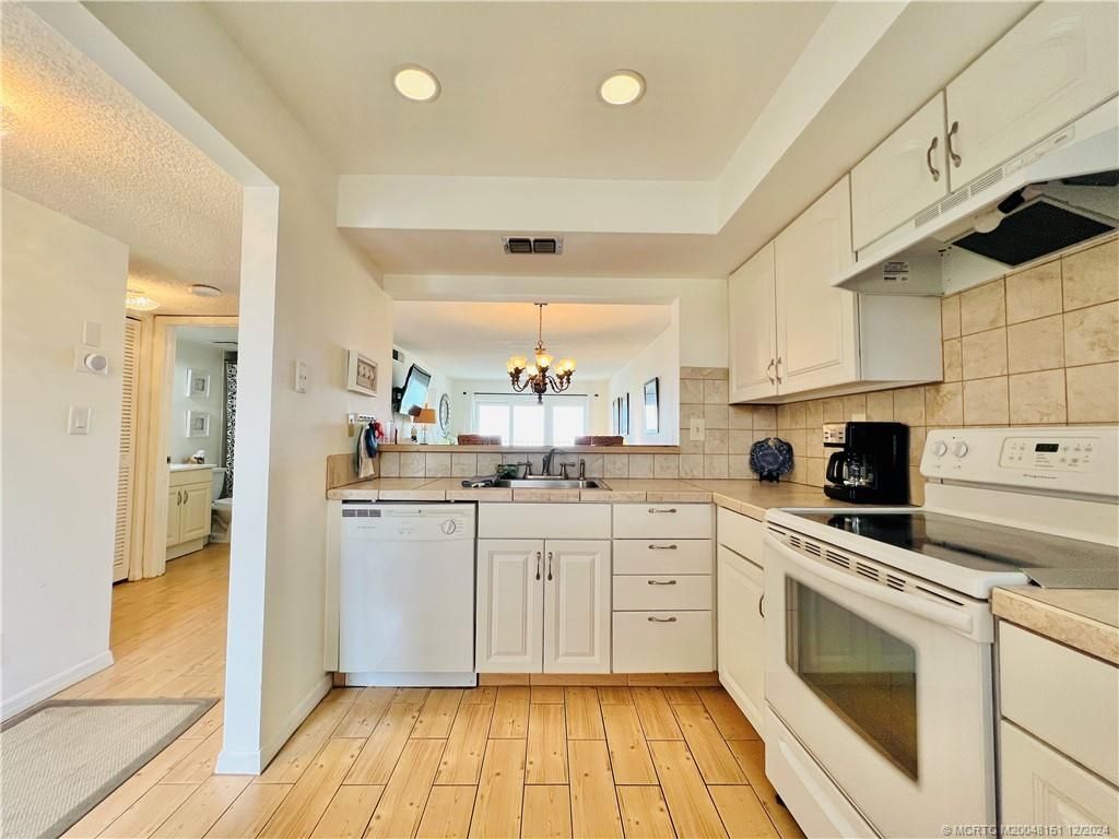 Chandelier, Interior, Kitchen, Recessed Lighting, Wood Texture Flooring