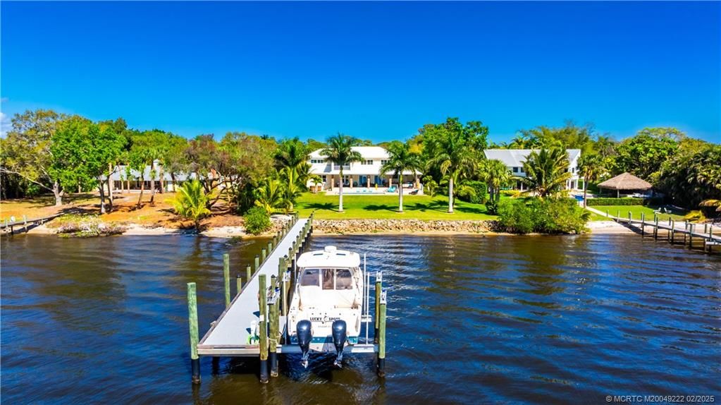 Exterior, Lake