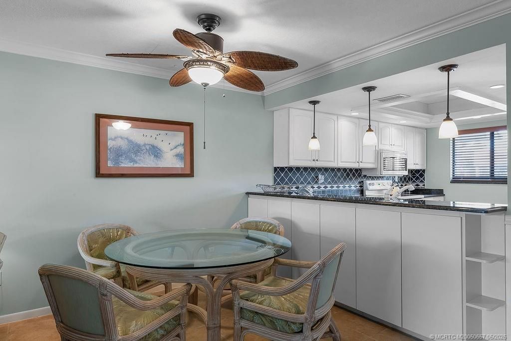 Dining room, Interior, Kitchen, Pendant Lights, Recessed Lighting