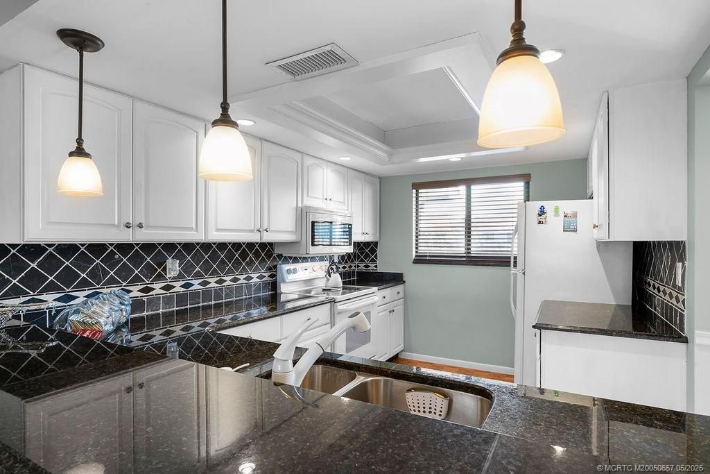 Interior, Kitchen, Pendant Lights, Recessed Lighting