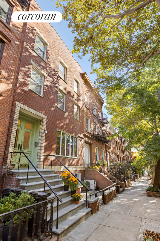 Exterior, Facade, Brick Facade, Rowhouse