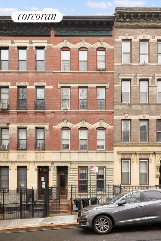 Exterior, Facade, Rowhouse