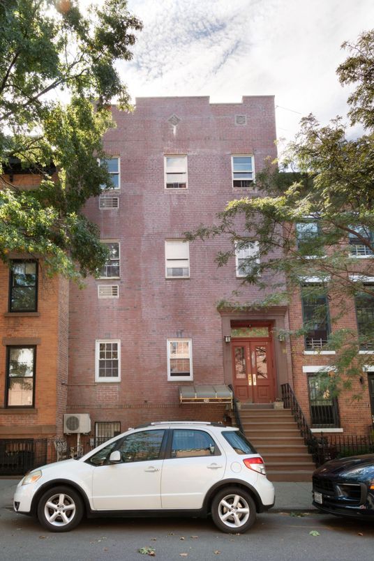 Exterior, Facade, Brick Facade, Rowhouse