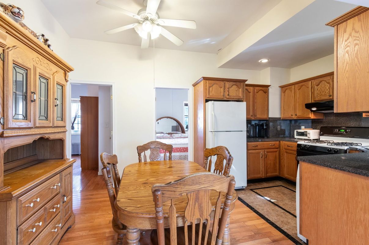 Dining room, Interior, Kitchen, Recessed Lighting, Wood Texture Flooring