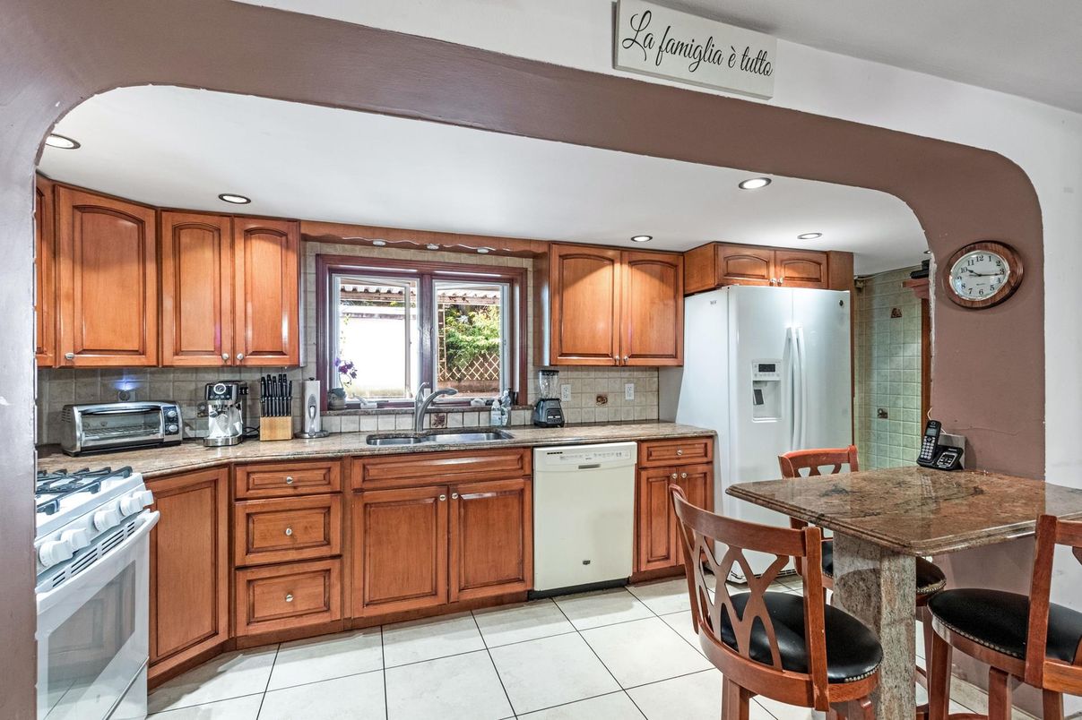 Dining room, Interior, Kitchen, Recessed Lighting, Stainless Steel Appliances