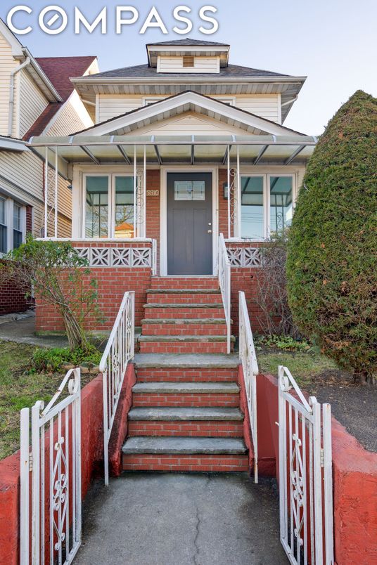 Exterior, Facade, Brick Facade, American Foursquare