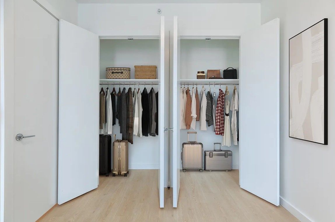Interior, Walk-in Closets, Wood Texture Flooring