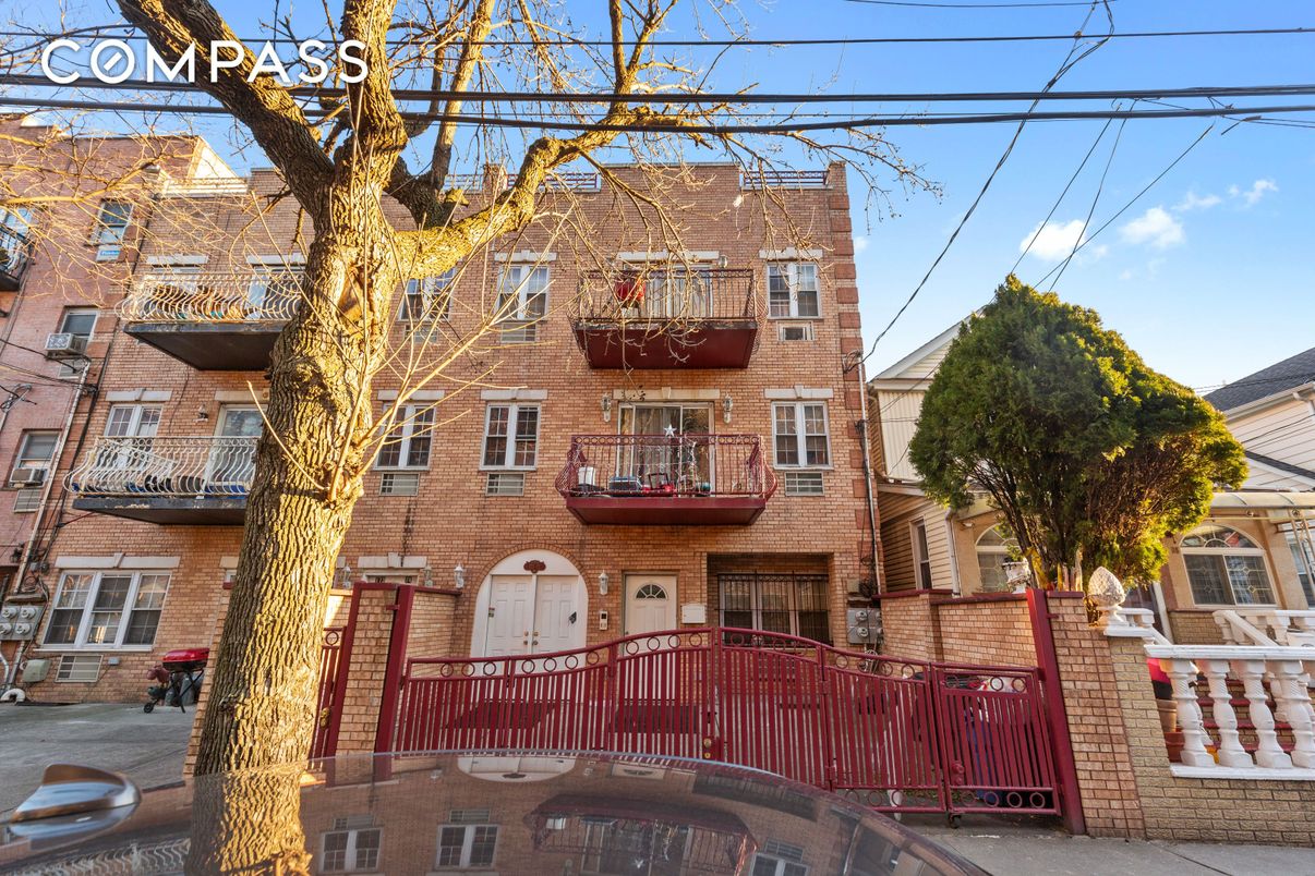 Exterior, Facade, Brick Facade, Rowhouse