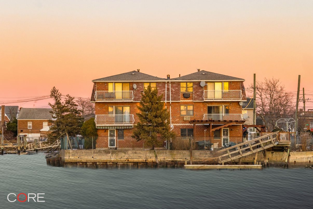 Exterior, Lake