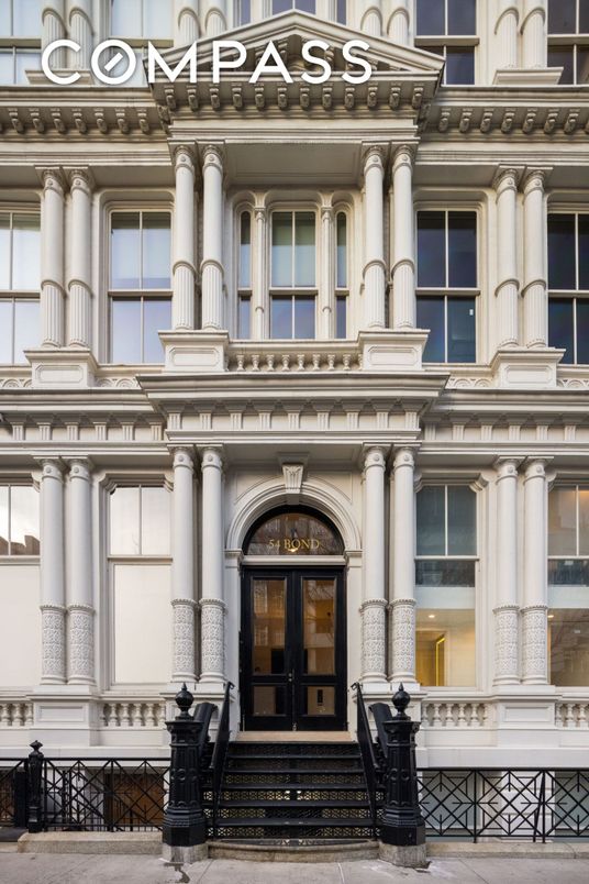 Exterior, Facade, Brownstone