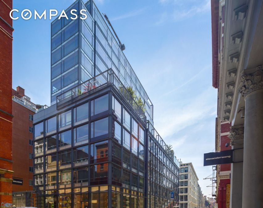 Exterior, Facade, Highrise
