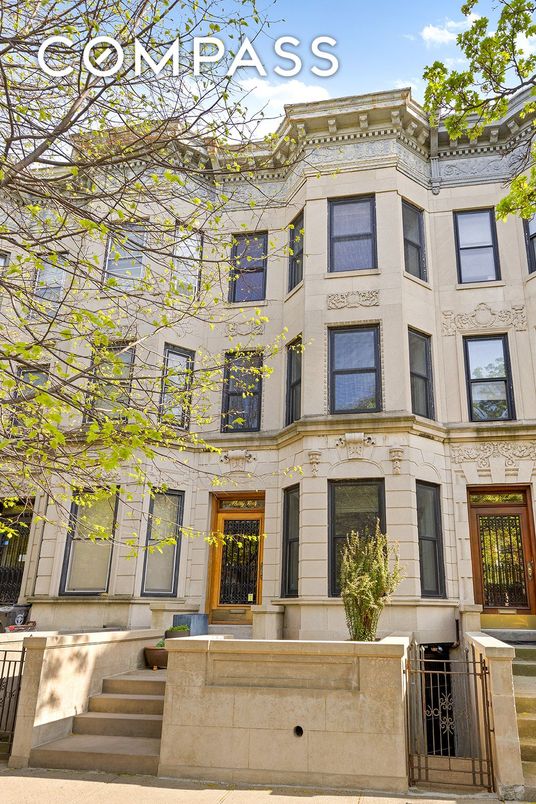 Exterior, Facade, Brownstone