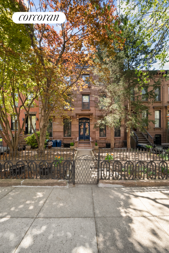Exterior, Facade, Brownstone