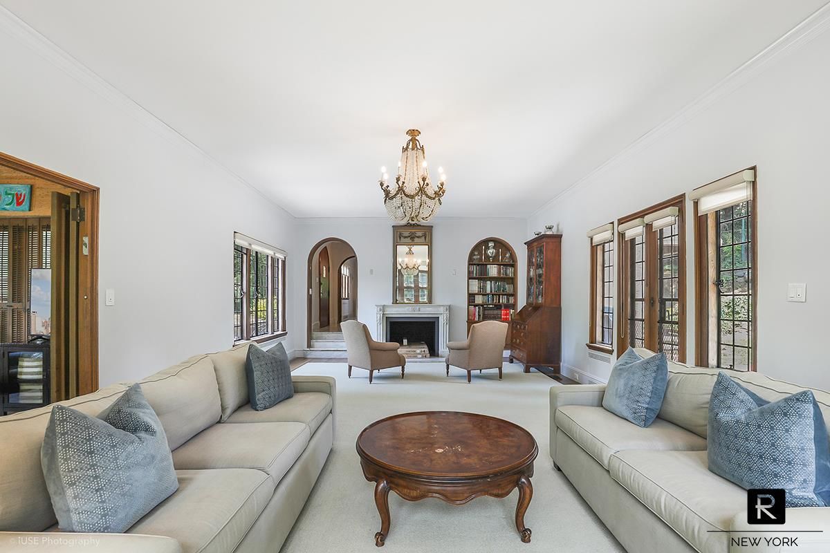 Chandelier, Fireplace, Interior, Living room