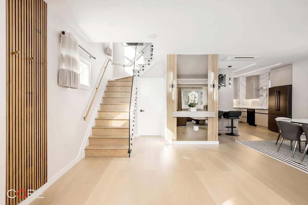 Interior, Recessed Lighting, Wood Texture Flooring