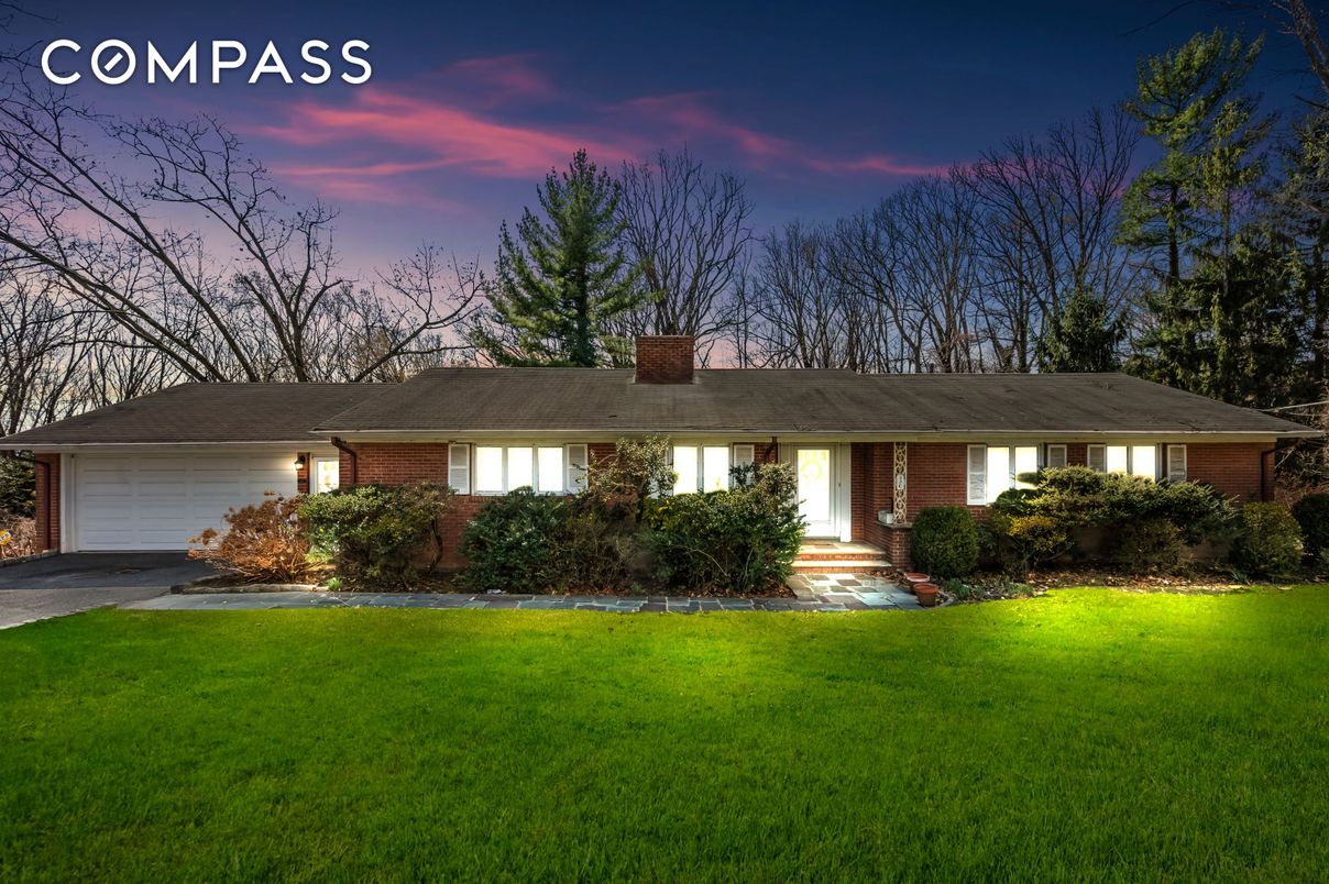 Attached, Exterior, Facade, Brick Facade, Ranch