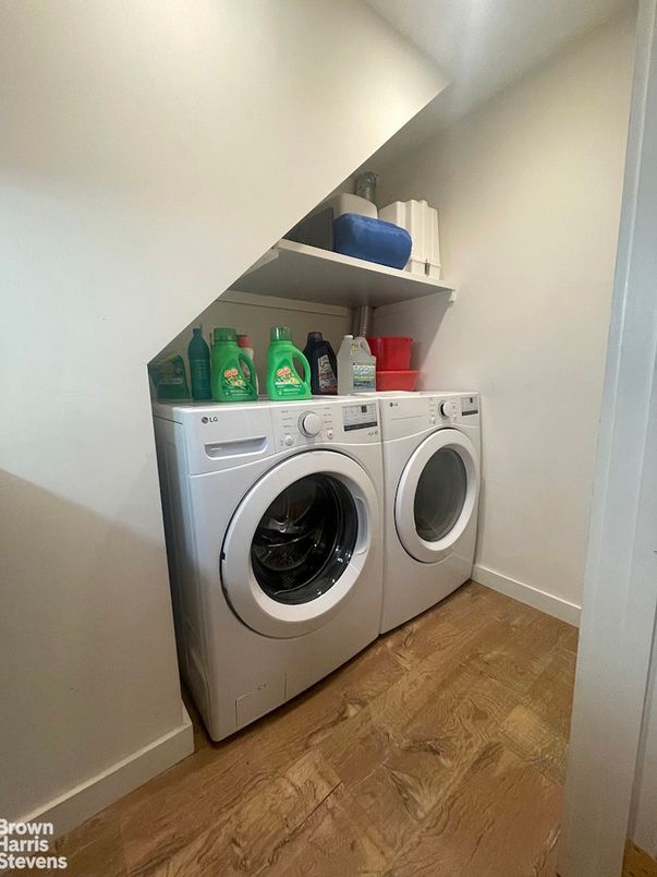 Interior, Washer, Wood Texture Flooring