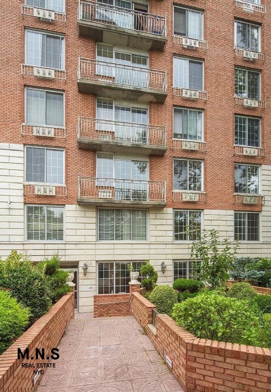 Exterior, Facade, Brick Facade, Rowhouse