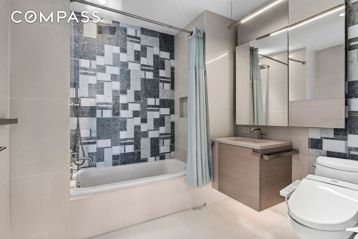 Bathroom, Interior, Recessed Lighting