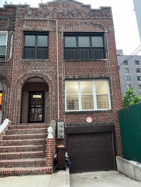 Attached, Exterior, Facade, Brick Facade, Rowhouse