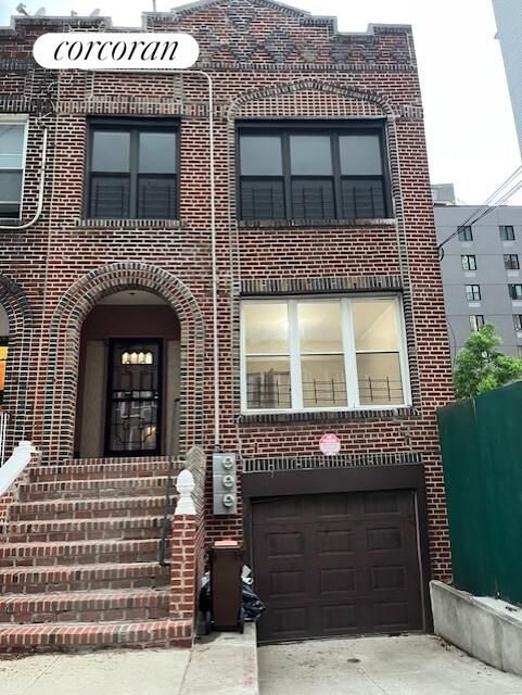 Attached, Exterior, Facade, Brick Facade, Rowhouse
