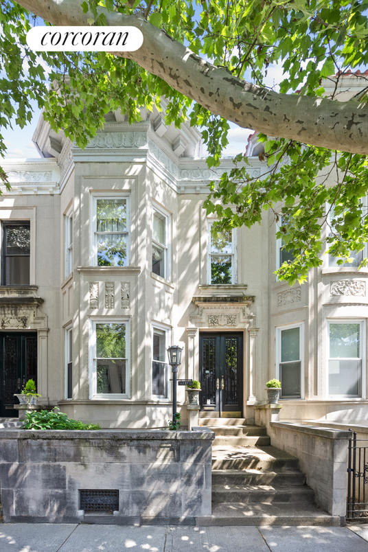 Exterior, Facade, Brownstone