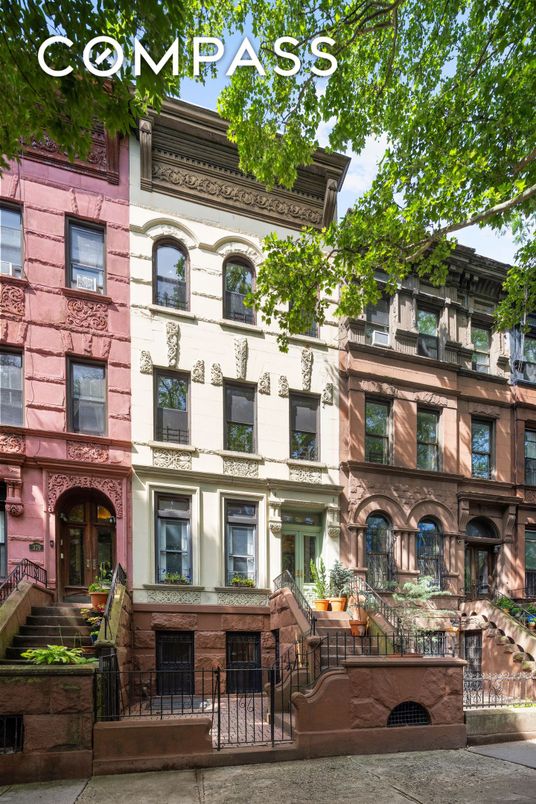 Exterior, Facade, Brownstone