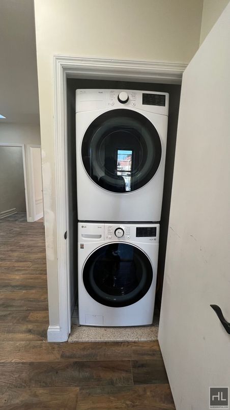 Interior, Utility Closets, Washer, Wood Texture Flooring