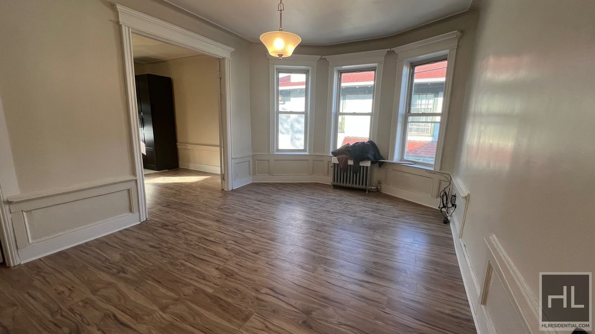Empty room, Interior, Pendant Lights, Wood Texture Flooring
