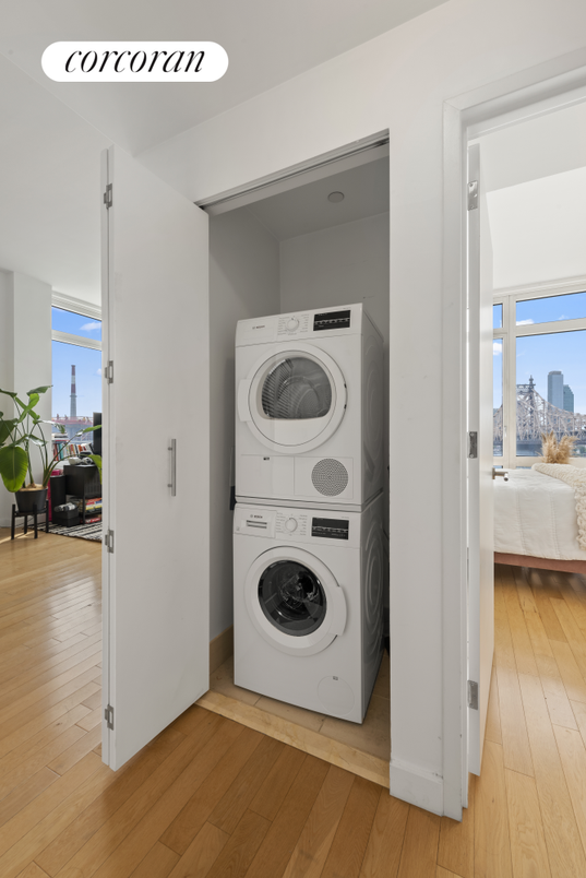Interior, Utility Closets, Washer, Wood Texture Flooring