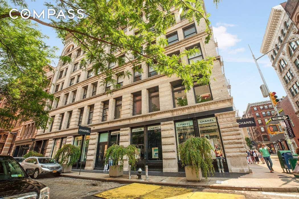 Exterior, Facade, Brownstone