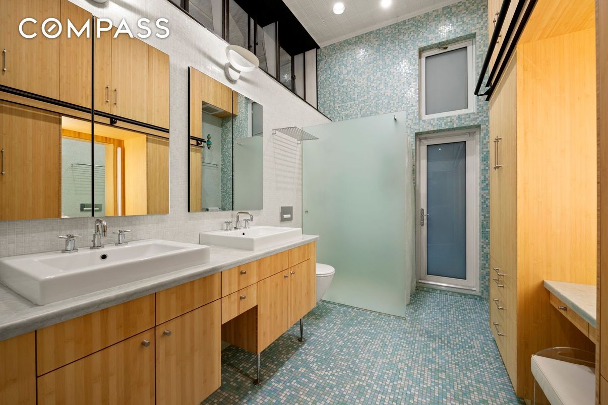 Bathroom, Dual Sink Vanities, Interior, Recessed Lighting