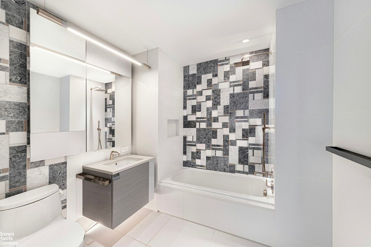 Bathroom, Interior, Recessed Lighting