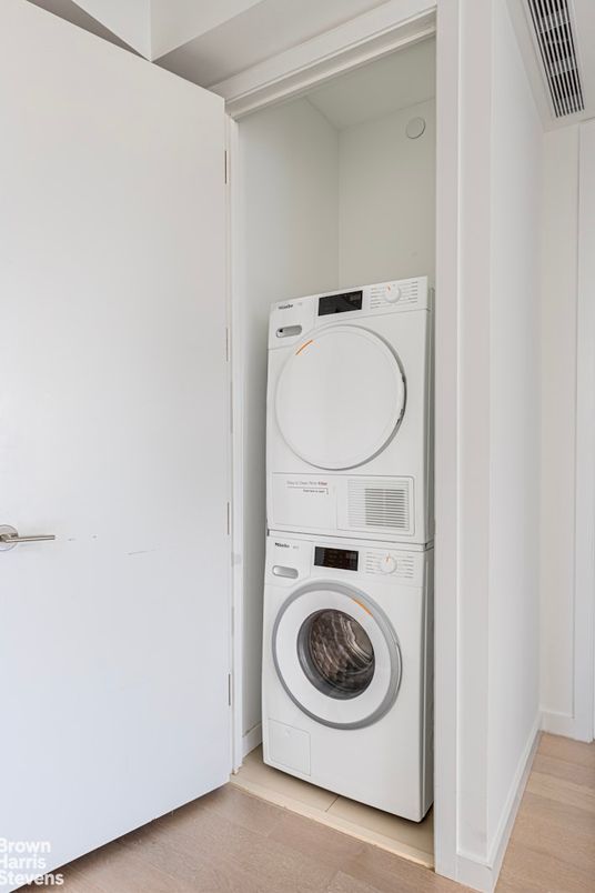 Interior, Utility Closets, Washer, Wood Texture Flooring