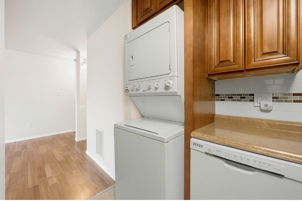 Interior, Utility Closets, Washer, Wood Texture Flooring