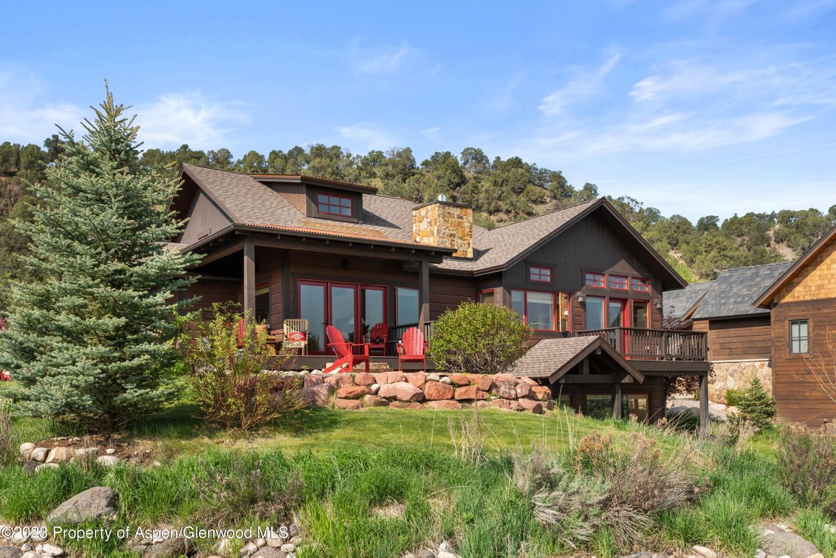 Exterior, Facade, Log Home