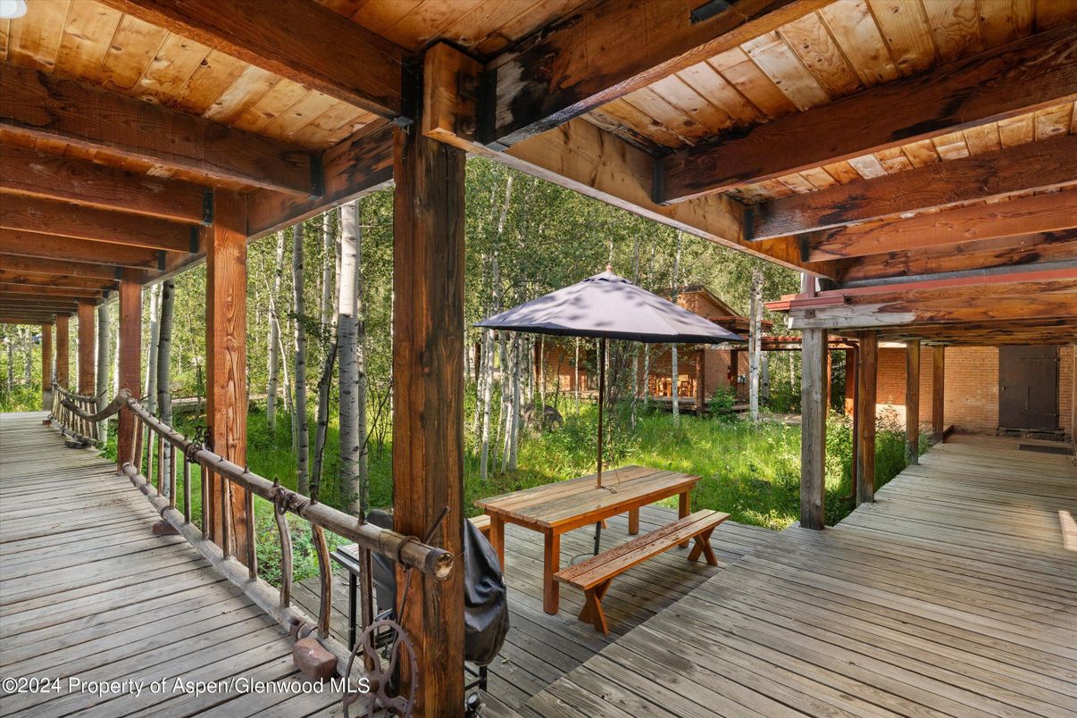 Exterior, Wooden Beams