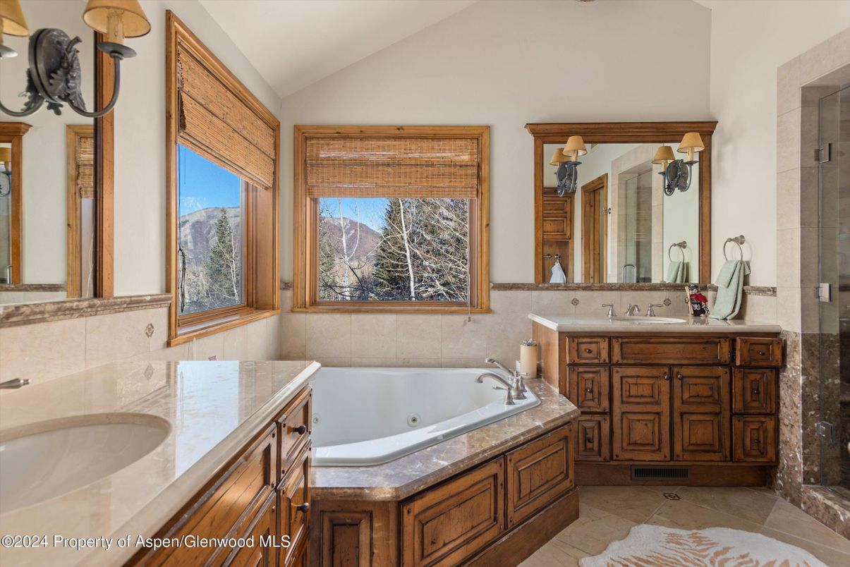 Bathroom, Dual Sink Vanities, Interior