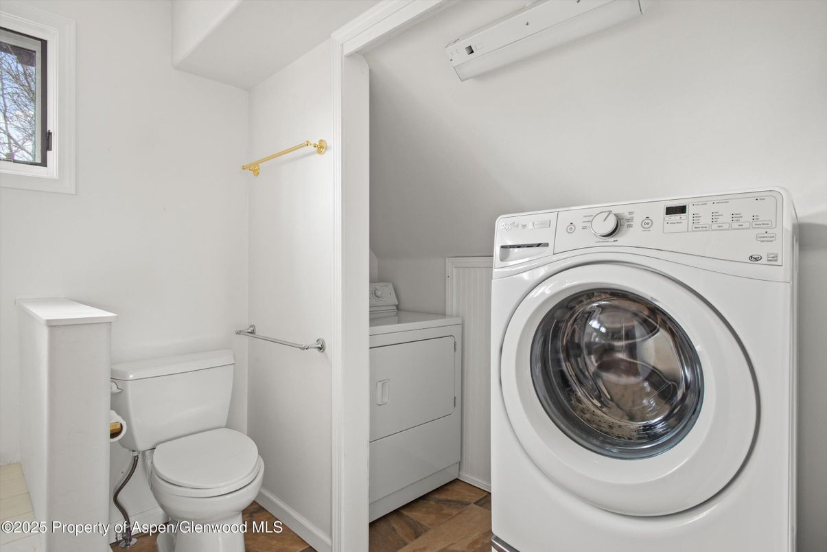 Interior, Utility Closets, Washer, Wood Texture Flooring
