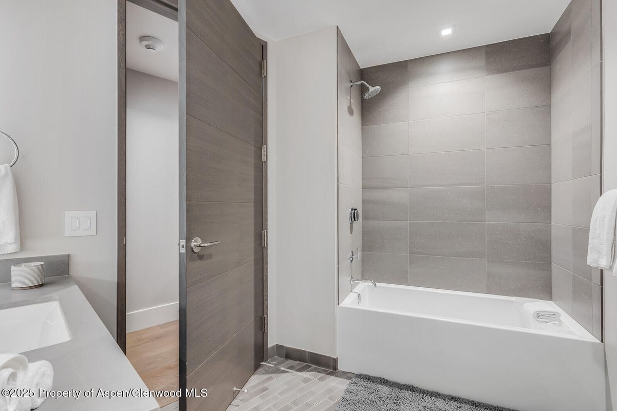 Bathroom, Free Standing Baths, Interior, Recessed Lighting, Wood Texture Flooring