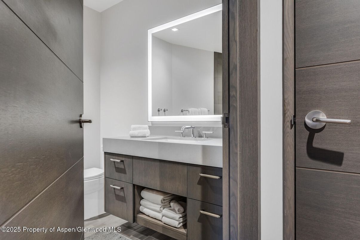 Bathroom, Interior, Recessed Lighting