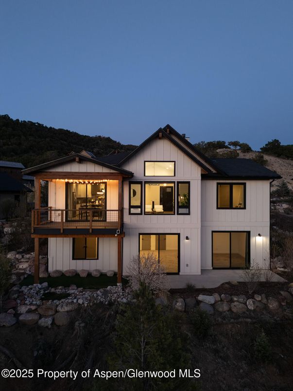 Attached, Exterior, Facade, Farmhouse
