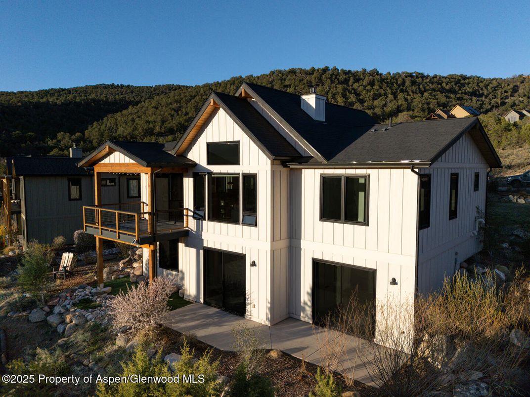 Attached, Exterior, Facade, Farmhouse