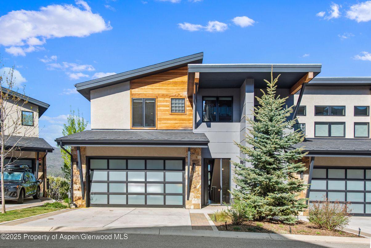 Attached, Exterior, Facade, Modern
