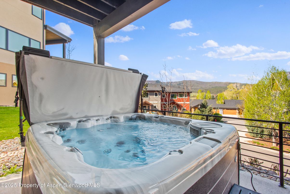 Exterior, Hot Tub
