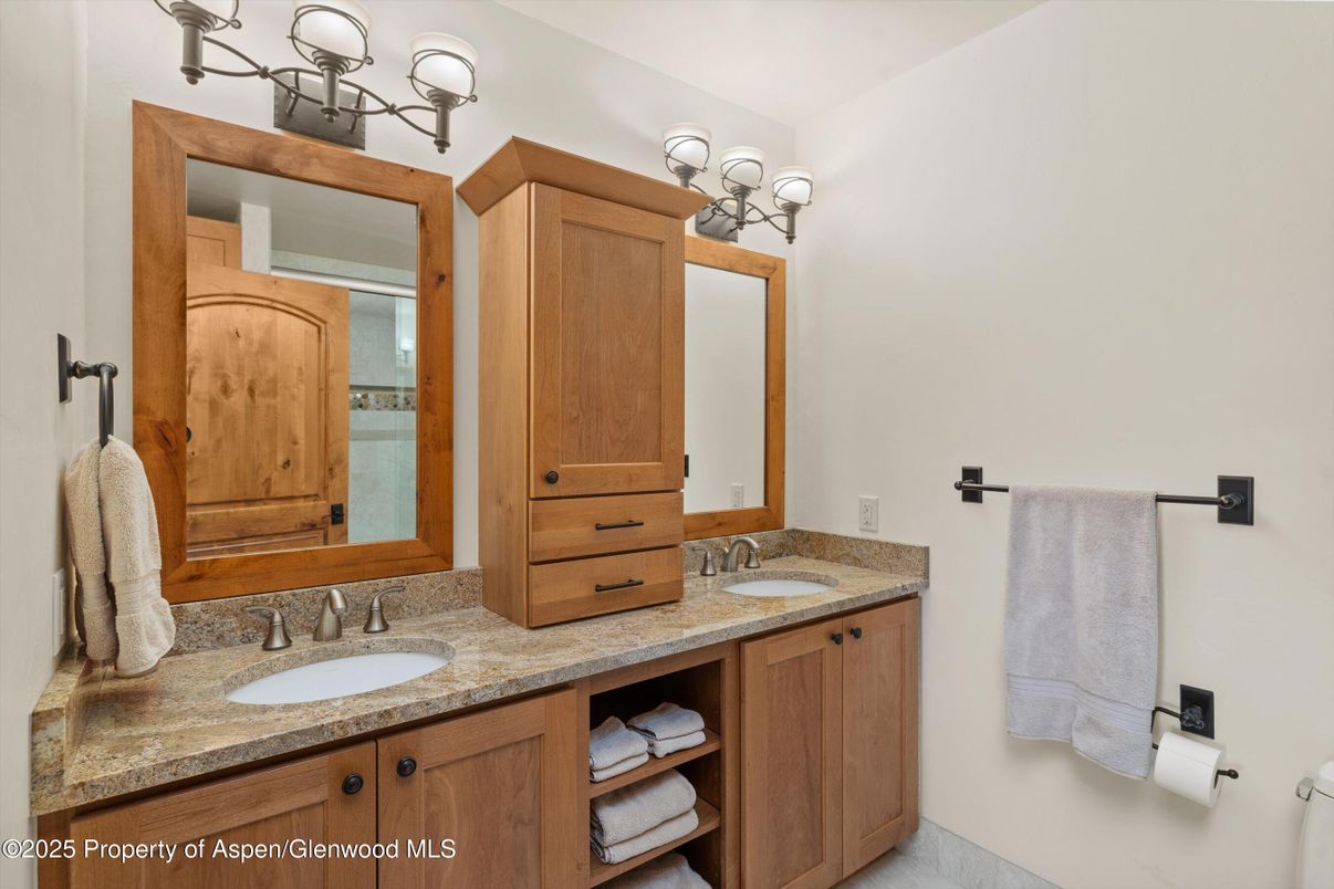 Bathroom, Dual Sink Vanities, Interior