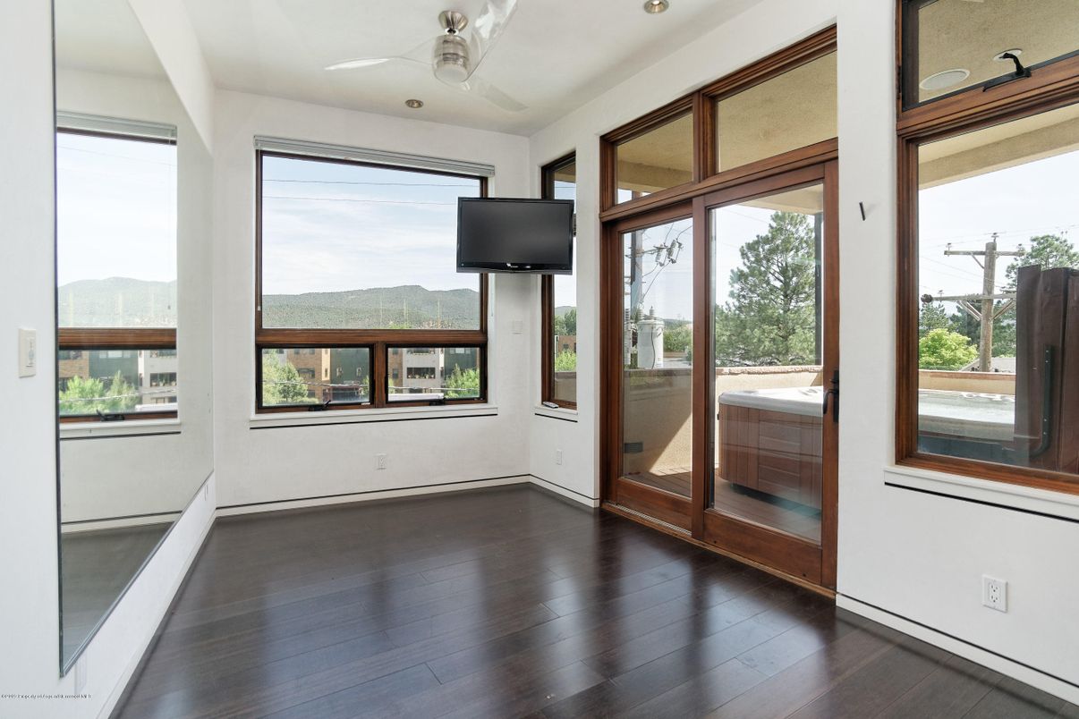Empty room, Interior, Sun Room, Wood Texture Flooring