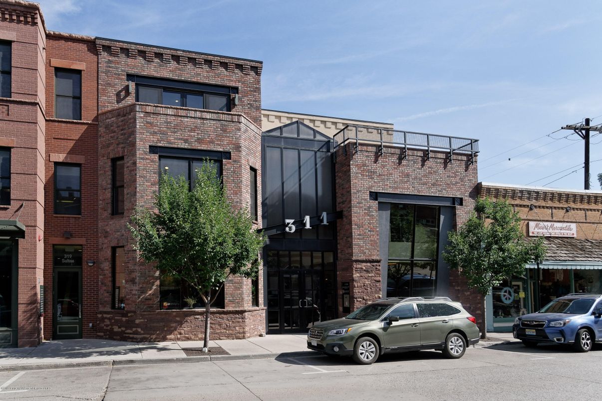 Exterior, Facade, Brick Facade, Rowhouse